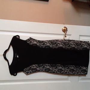 Enfocus Studio  Beautiful Black Dress with lace sides NWOT